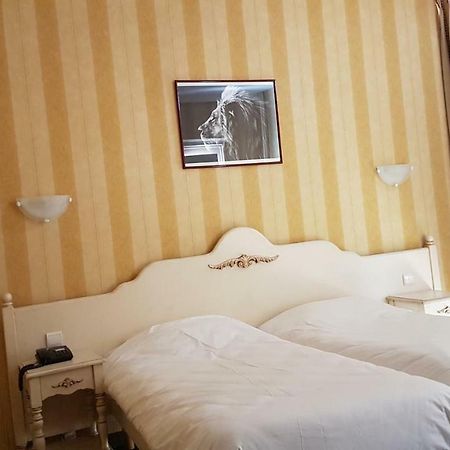 Hotel Au Lion D'Or โนฌองต์-เลอ-โรทรู ภายนอก รูปภาพ